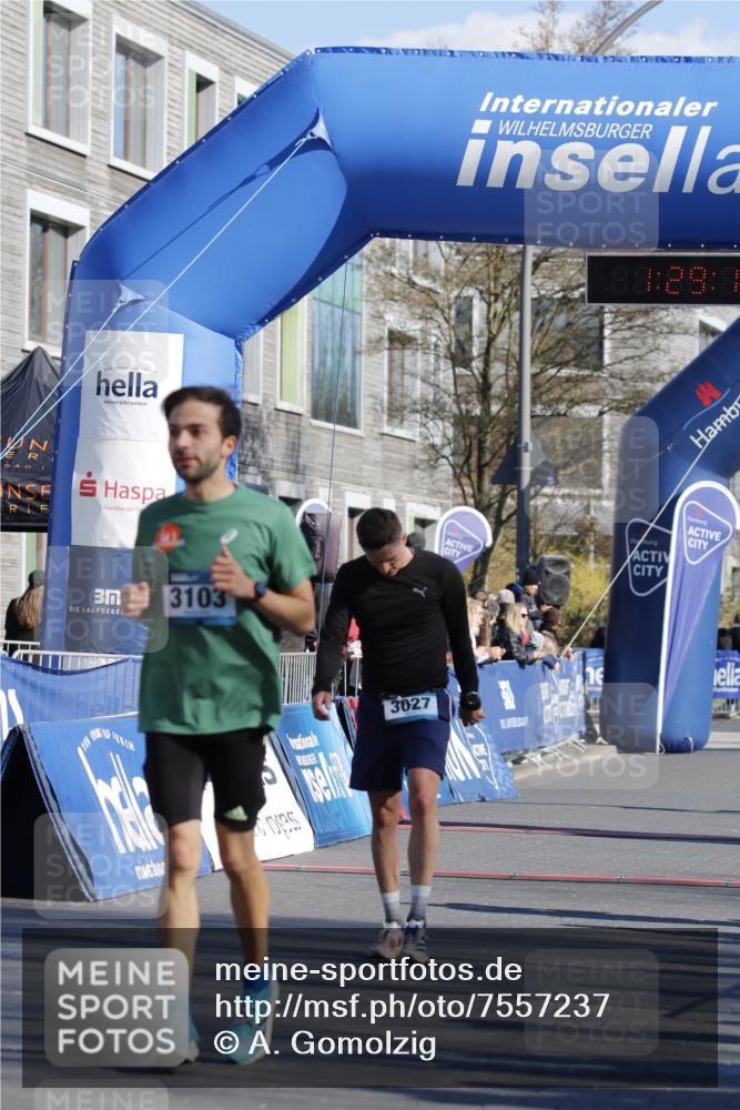 06.04.2025 - 44. Internationalen Wilhelmsburger Insellauf A. Gomolzig http://msf.ph/oto/7557237 06.04.2025 10:19:13 Ziel 3027, 3103, 4392 meine-sportfotos.de