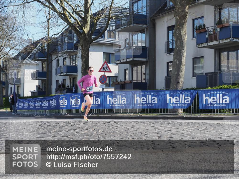 06.04.2025 - 44. Internationalen Wilhelmsburger Insellauf Luisa Fischer http://msf.ph/oto/7557242 06.04.2025 10:16:01 Ziel 4492 meine-sportfotos.de