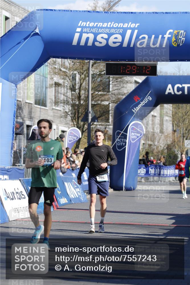 06.04.2025 - 44. Internationalen Wilhelmsburger Insellauf A. Gomolzig http://msf.ph/oto/7557243 06.04.2025 10:19:10 Ziel 3027, 3103, 4392 meine-sportfotos.de