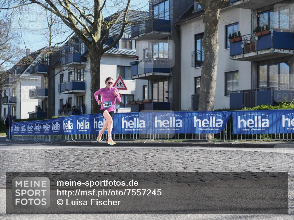 06.04.2025 - 44. Internationalen Wilhelmsburger Insellauf Luisa Fischer http://msf.ph/oto/7557245 06.04.2025 10:16:01 Ziel 4492 meine-sportfotos.de