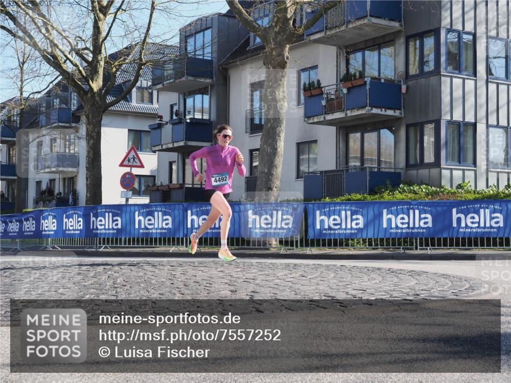 06.04.2025 - 44. Internationalen Wilhelmsburger Insellauf Luisa Fischer http://msf.ph/oto/7557252 06.04.2025 10:16:01 Ziel 4492 meine-sportfotos.de
