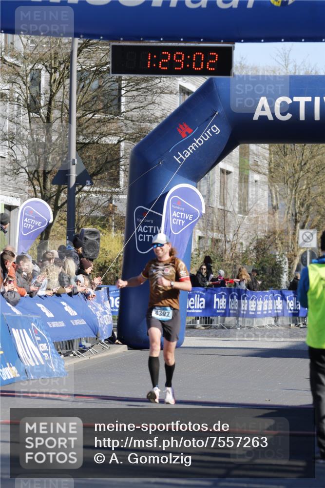 06.04.2025 - 44. Internationalen Wilhelmsburger Insellauf A. Gomolzig http://msf.ph/oto/7557263 06.04.2025 10:19:00 Ziel 4392 meine-sportfotos.de