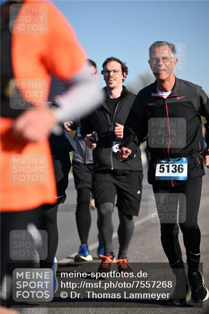 06.04.2025 - 44. Internationalen Wilhelmsburger Insellauf Dr. Thomas Lammeyer http://msf.ph/oto/7557268 06.04.2025 09:33:14 Laufen 5136 meine-sportfotos.de