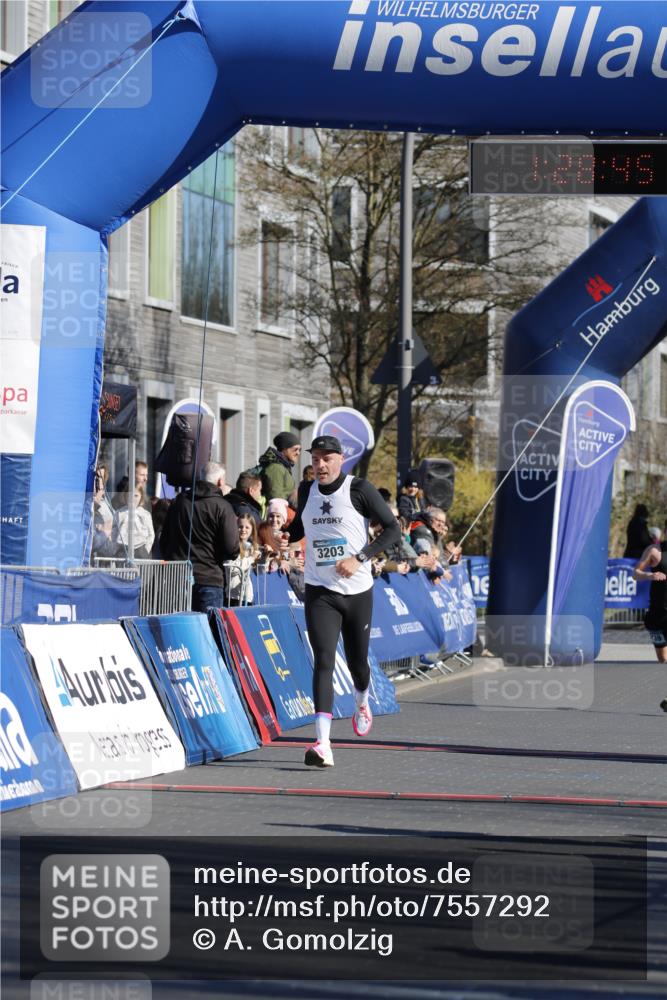 06.04.2025 - 44. Internationalen Wilhelmsburger Insellauf A. Gomolzig http://msf.ph/oto/7557292 06.04.2025 10:18:43 Ziel 3203, 3643 meine-sportfotos.de
