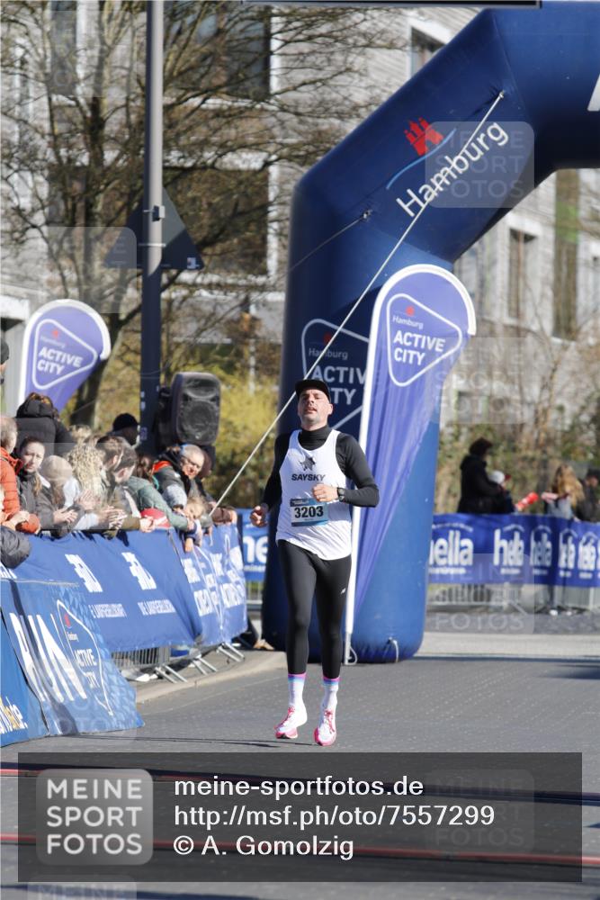 06.04.2025 - 44. Internationalen Wilhelmsburger Insellauf A. Gomolzig http://msf.ph/oto/7557299 06.04.2025 10:18:41 Ziel 3643 meine-sportfotos.de