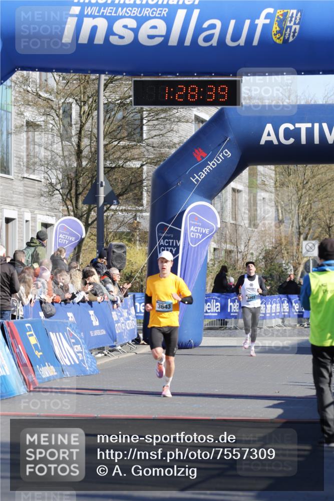 06.04.2025 - 44. Internationalen Wilhelmsburger Insellauf A. Gomolzig http://msf.ph/oto/7557309 06.04.2025 10:18:37 Ziel 3643 meine-sportfotos.de