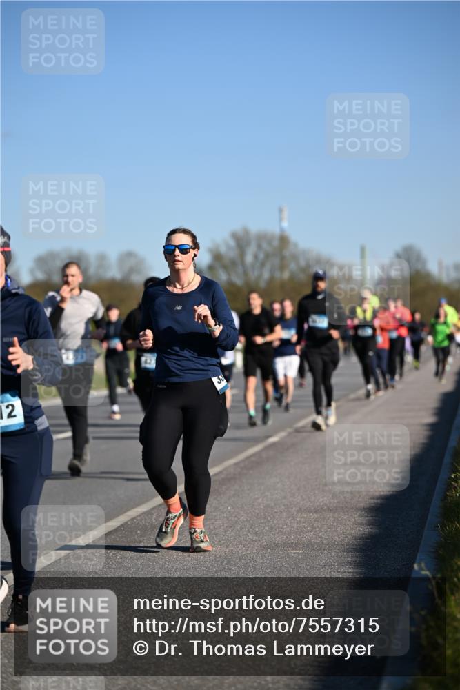 06.04.2025 - 44. Internationalen Wilhelmsburger Insellauf Dr. Thomas Lammeyer http://msf.ph/oto/7557315 06.04.2025 09:33:20 Laufen 12, 33 meine-sportfotos.de