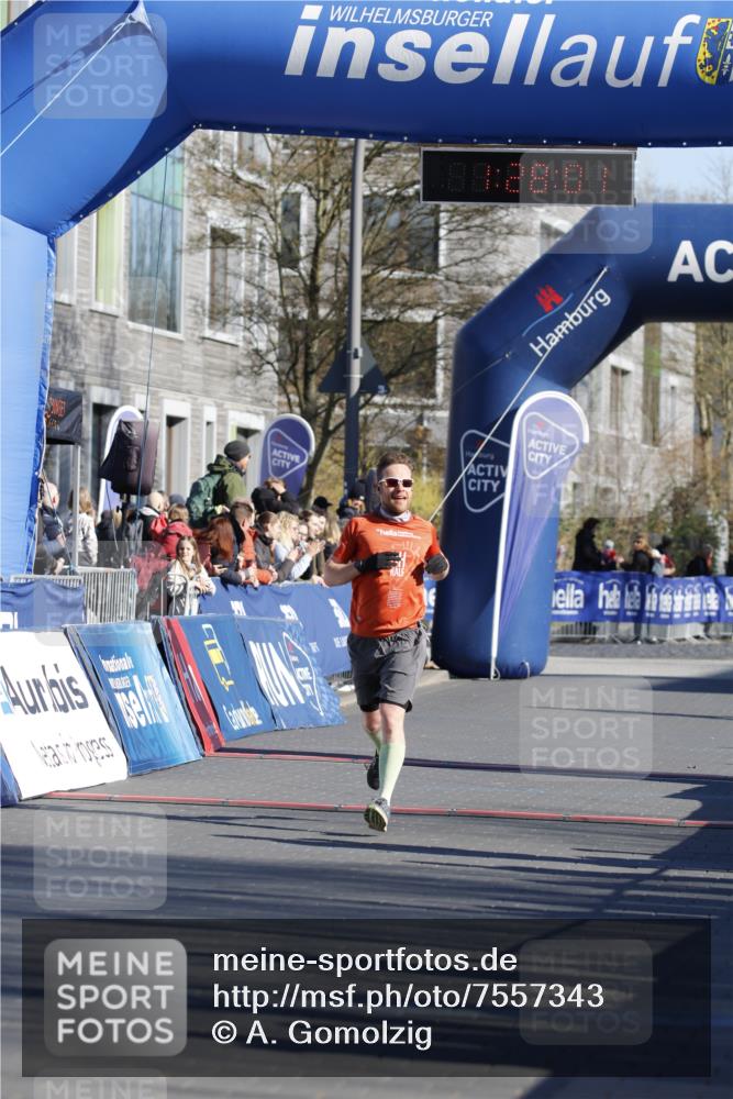 06.04.2025 - 44. Internationalen Wilhelmsburger Insellauf A. Gomolzig http://msf.ph/oto/7557343 06.04.2025 10:17:59 Ziel 3514 meine-sportfotos.de