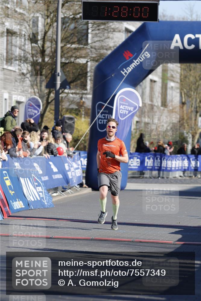 06.04.2025 - 44. Internationalen Wilhelmsburger Insellauf A. Gomolzig http://msf.ph/oto/7557349 06.04.2025 10:17:58 Ziel 3514 meine-sportfotos.de