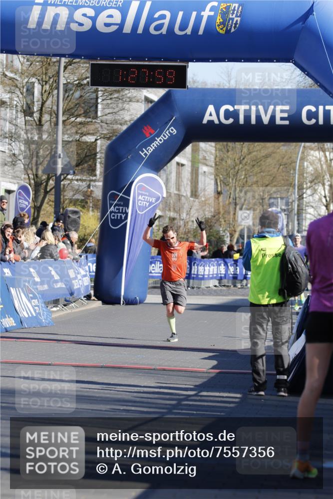06.04.2025 - 44. Internationalen Wilhelmsburger Insellauf A. Gomolzig http://msf.ph/oto/7557356 06.04.2025 10:17:57 Ziel  meine-sportfotos.de