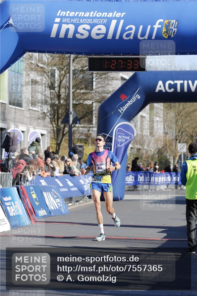 06.04.2025 - 44. Internationalen Wilhelmsburger Insellauf A. Gomolzig http://msf.ph/oto/7557365 06.04.2025 10:17:32 Ziel 3259, 4230 meine-sportfotos.de