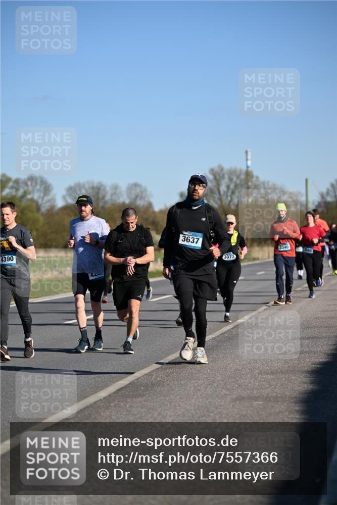 06.04.2025 - 44. Internationalen Wilhelmsburger Insellauf Dr. Thomas Lammeyer http://msf.ph/oto/7557366 06.04.2025 09:33:23 Laufen 4390, 3637, 3077, 3340 meine-sportfotos.de
