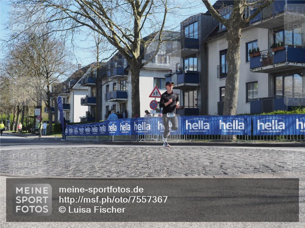 06.04.2025 - 44. Internationalen Wilhelmsburger Insellauf Luisa Fischer http://msf.ph/oto/7557367 06.04.2025 10:17:00 Ziel 4325 meine-sportfotos.de
