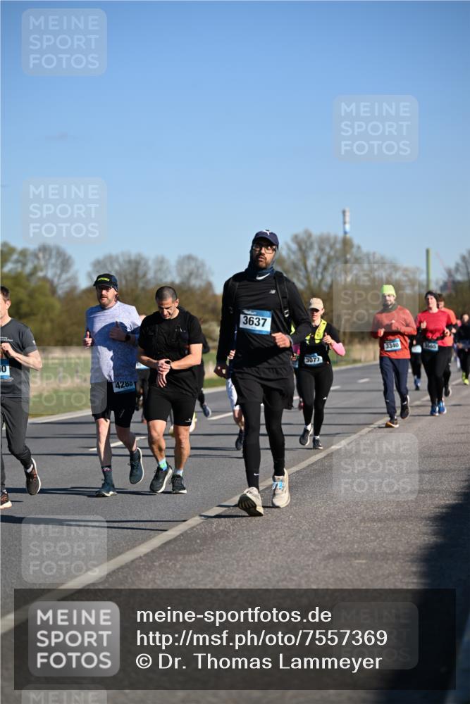 06.04.2025 - 44. Internationalen Wilhelmsburger Insellauf Dr. Thomas Lammeyer http://msf.ph/oto/7557369 06.04.2025 09:33:23 Laufen 10, 4280, 3637, 3340, 8665, 3077 meine-sportfotos.de