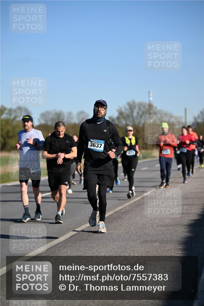 06.04.2025 - 44. Internationalen Wilhelmsburger Insellauf Dr. Thomas Lammeyer http://msf.ph/oto/7557383 06.04.2025 09:33:24 Laufen 3637 meine-sportfotos.de