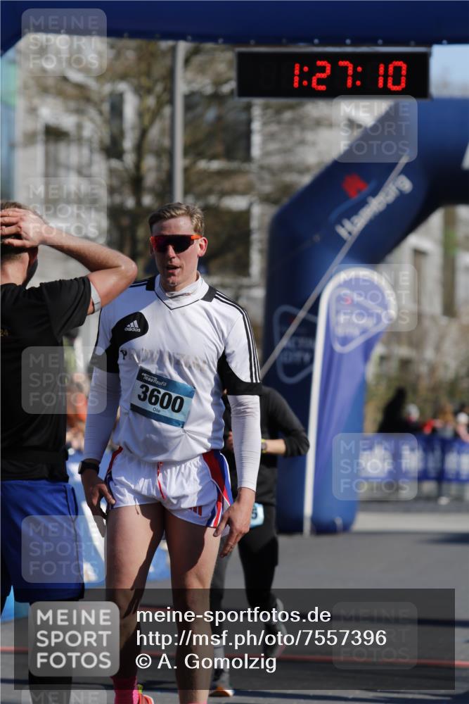 06.04.2025 - 44. Internationalen Wilhelmsburger Insellauf A. Gomolzig http://msf.ph/oto/7557396 06.04.2025 10:17:08 Ziel 3600, 4325 meine-sportfotos.de