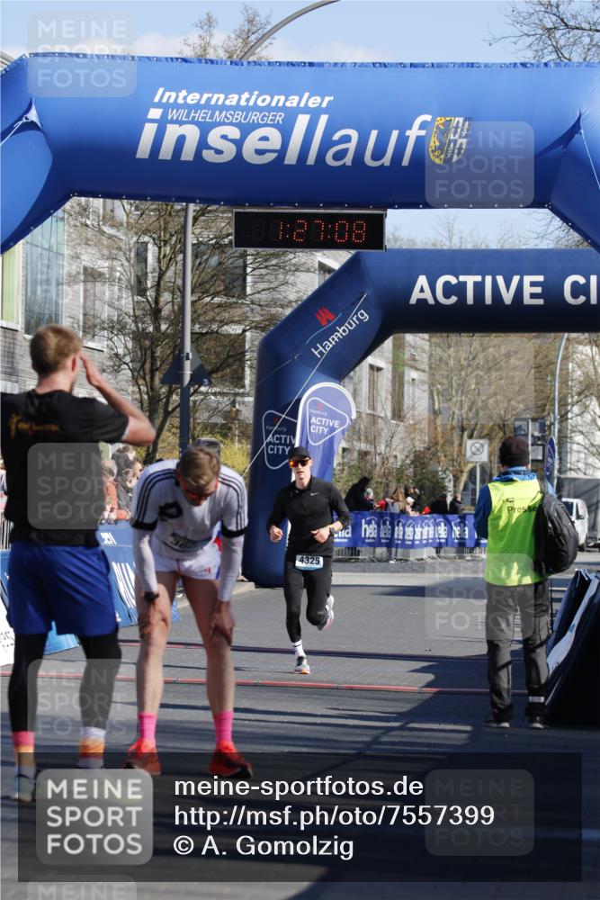 06.04.2025 - 44. Internationalen Wilhelmsburger Insellauf A. Gomolzig http://msf.ph/oto/7557399 06.04.2025 10:17:07 Ziel 3600, 4325, 4570 meine-sportfotos.de