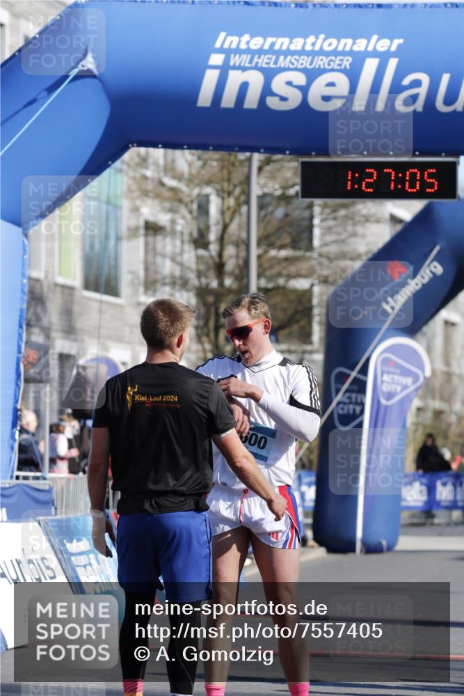 06.04.2025 - 44. Internationalen Wilhelmsburger Insellauf A. Gomolzig http://msf.ph/oto/7557405 06.04.2025 10:17:03 Ziel 3600, 4570 meine-sportfotos.de