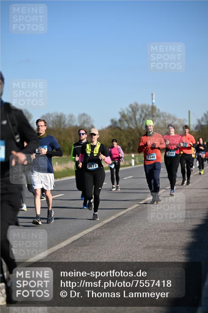 06.04.2025 - 44. Internationalen Wilhelmsburger Insellauf Dr. Thomas Lammeyer http://msf.ph/oto/7557418 06.04.2025 09:33:25 Laufen 3077, 3340, 3565 meine-sportfotos.de