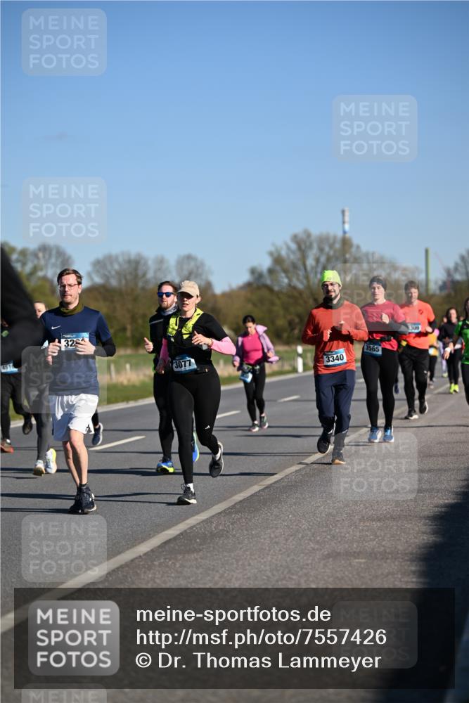 06.04.2025 - 44. Internationalen Wilhelmsburger Insellauf Dr. Thomas Lammeyer http://msf.ph/oto/7557426 06.04.2025 09:33:26 Laufen 32, 451, 3077, 3340, 3565, 309 meine-sportfotos.de