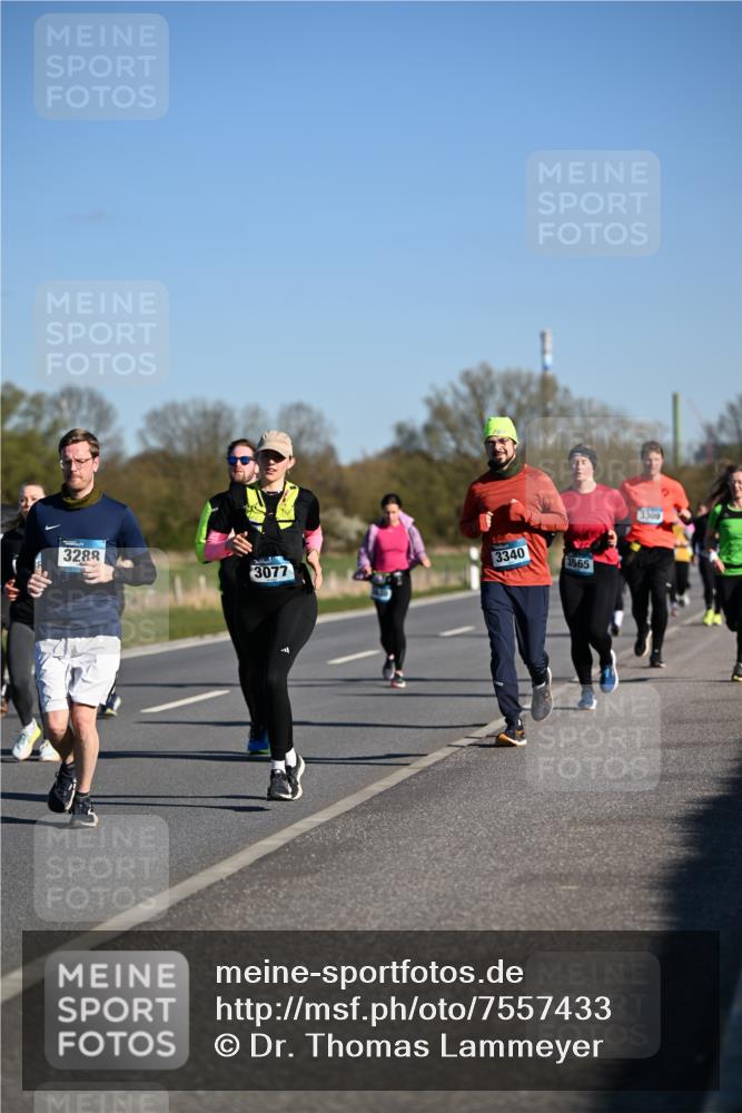06.04.2025 - 44. Internationalen Wilhelmsburger Insellauf Dr. Thomas Lammeyer http://msf.ph/oto/7557433 06.04.2025 09:33:26 Laufen 3288, 3077, 3340, 3565, 3309 meine-sportfotos.de