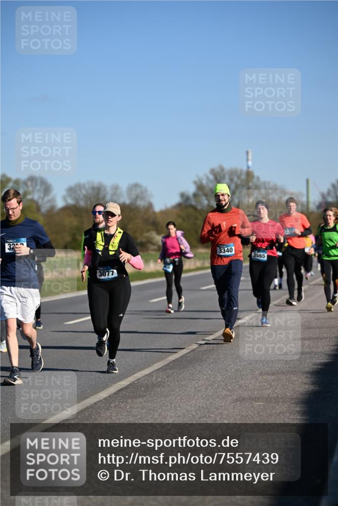 06.04.2025 - 44. Internationalen Wilhelmsburger Insellauf Dr. Thomas Lammeyer http://msf.ph/oto/7557439 06.04.2025 09:33:26 Laufen 2212, 3077, 3340, 3565 meine-sportfotos.de