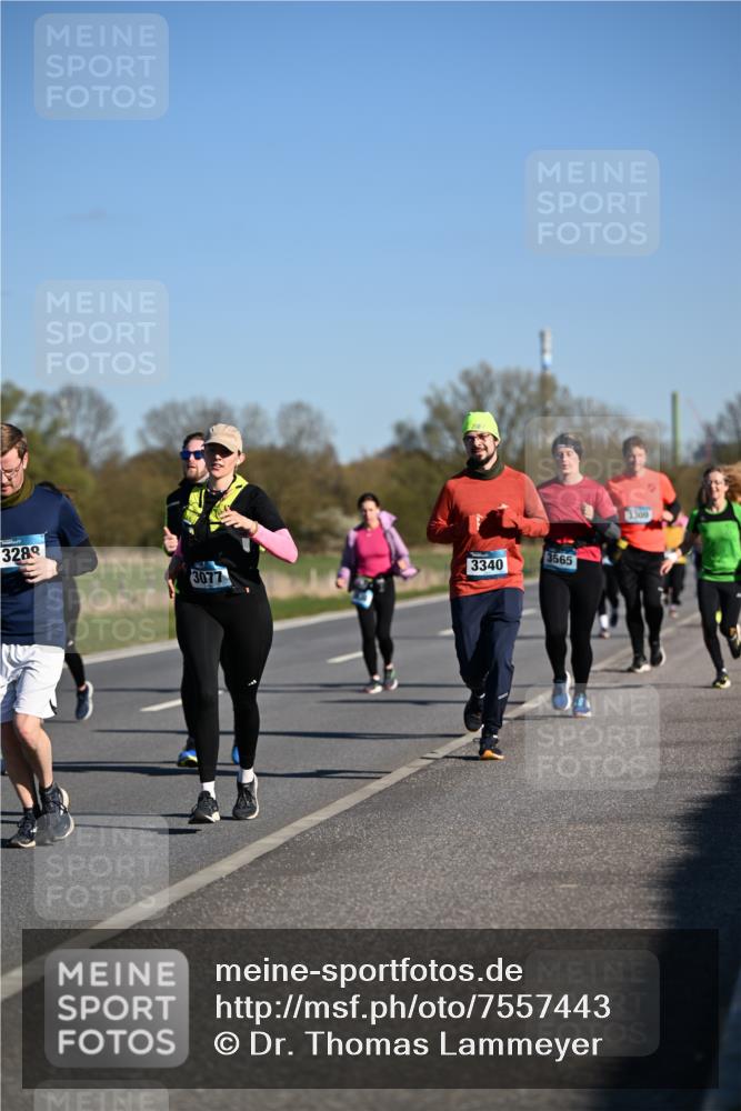 06.04.2025 - 44. Internationalen Wilhelmsburger Insellauf Dr. Thomas Lammeyer http://msf.ph/oto/7557443 06.04.2025 09:33:26 Laufen 3289, 3077, 3340, 3565, 3300 meine-sportfotos.de