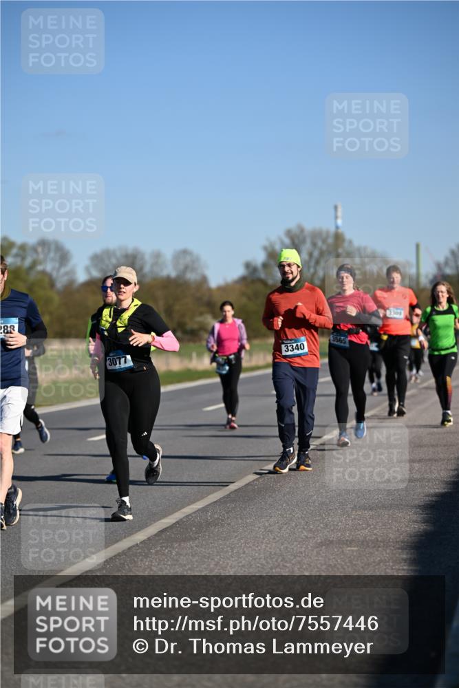 06.04.2025 - 44. Internationalen Wilhelmsburger Insellauf Dr. Thomas Lammeyer http://msf.ph/oto/7557446 06.04.2025 09:33:27 Laufen 288, 3077, 3340, 3565, 3300 meine-sportfotos.de