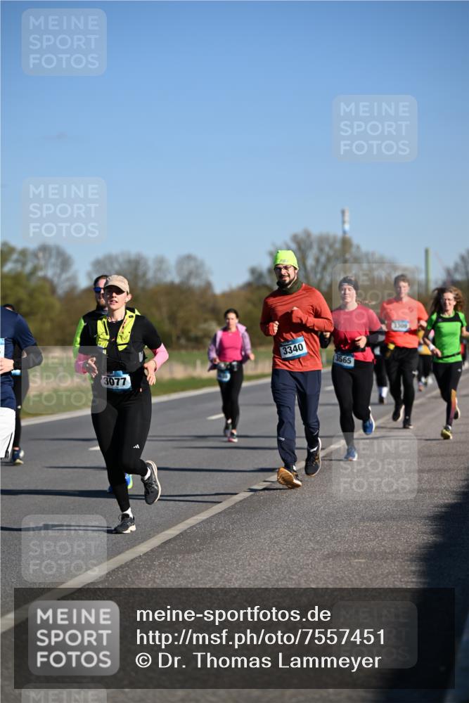 06.04.2025 - 44. Internationalen Wilhelmsburger Insellauf Dr. Thomas Lammeyer http://msf.ph/oto/7557451 06.04.2025 09:33:27 Laufen 3340, 3077, 3565, 3300 meine-sportfotos.de