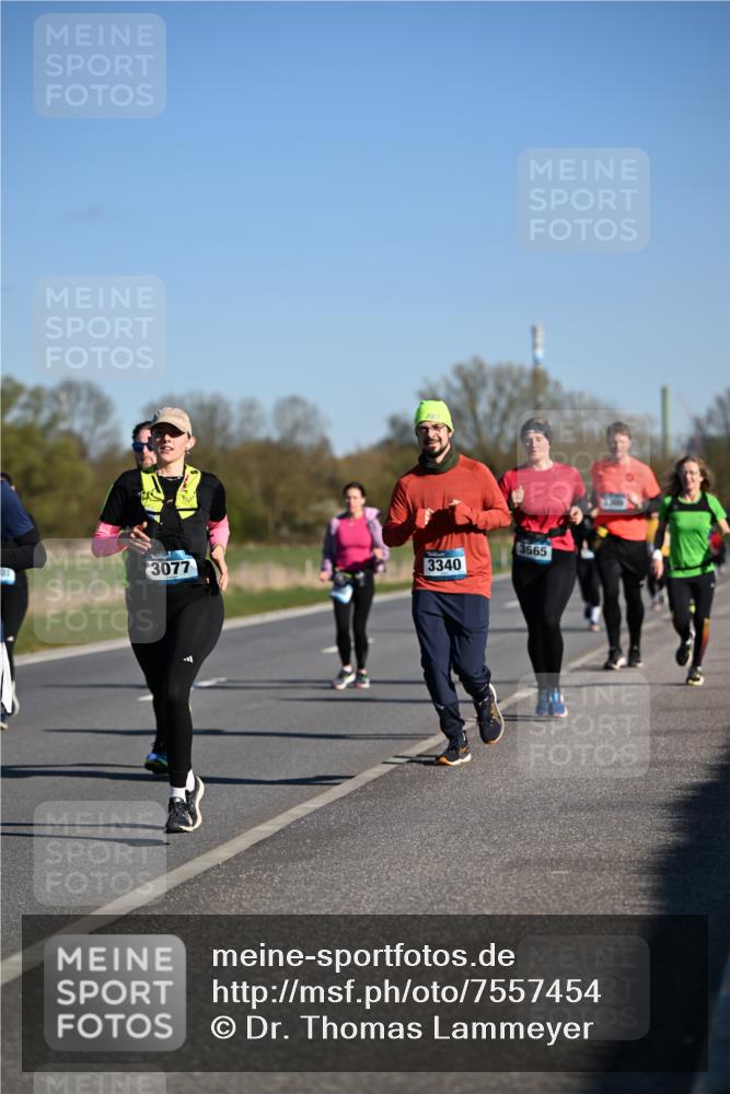 06.04.2025 - 44. Internationalen Wilhelmsburger Insellauf Dr. Thomas Lammeyer http://msf.ph/oto/7557454 06.04.2025 09:33:27 Laufen 101, 3077, 3340, 3665 meine-sportfotos.de