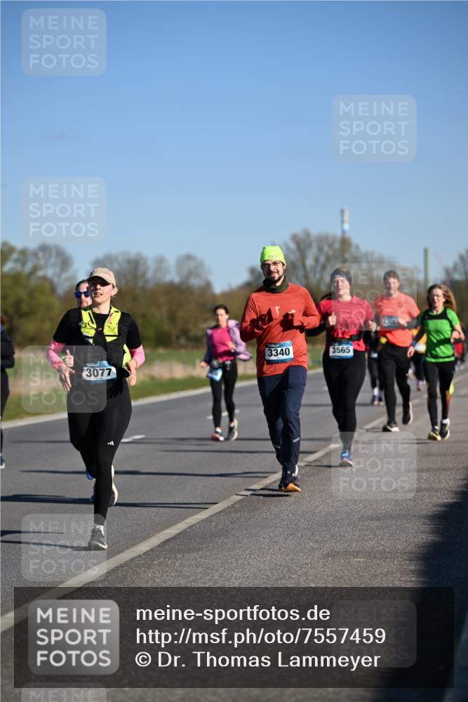 06.04.2025 - 44. Internationalen Wilhelmsburger Insellauf Dr. Thomas Lammeyer http://msf.ph/oto/7557459 06.04.2025 09:33:27 Laufen 3077, 3340, 3565 meine-sportfotos.de
