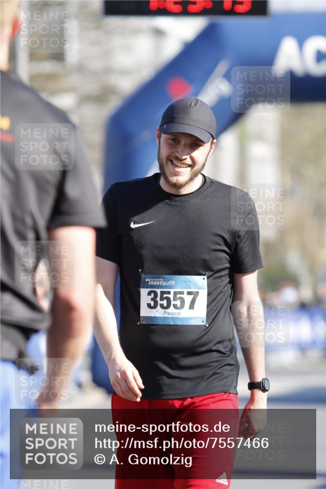 06.04.2025 - 44. Internationalen Wilhelmsburger Insellauf A. Gomolzig http://msf.ph/oto/7557466 06.04.2025 10:15:17 Ziel 3059, 3557 meine-sportfotos.de