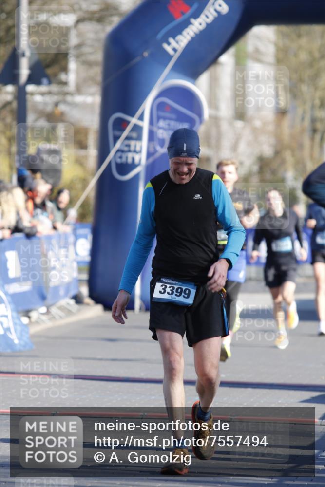 06.04.2025 - 44. Internationalen Wilhelmsburger Insellauf A. Gomolzig http://msf.ph/oto/7557494 06.04.2025 10:14:51 Ziel 3399 meine-sportfotos.de