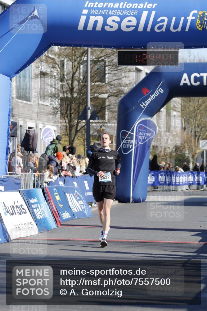 06.04.2025 - 44. Internationalen Wilhelmsburger Insellauf A. Gomolzig http://msf.ph/oto/7557500 06.04.2025 10:14:39 Ziel 3522 meine-sportfotos.de