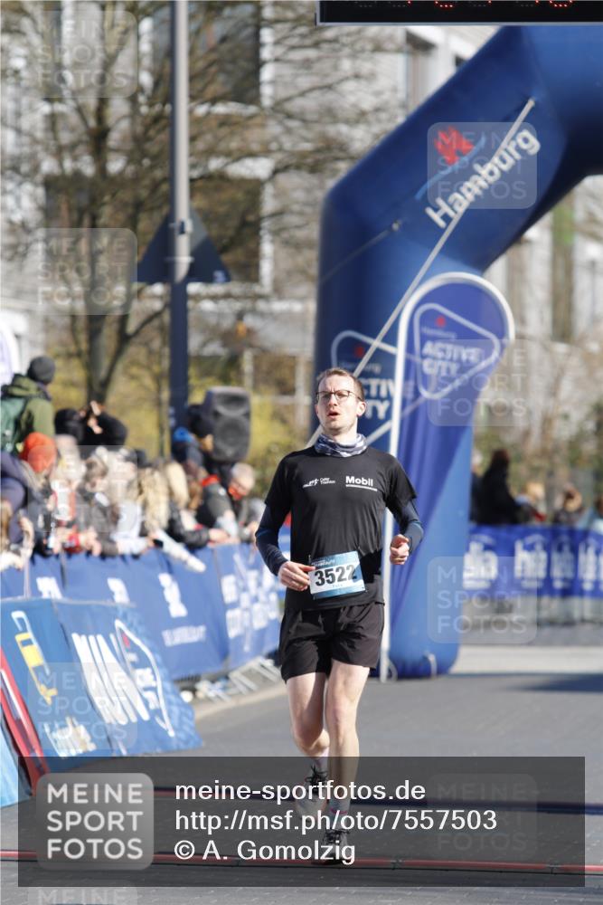 06.04.2025 - 44. Internationalen Wilhelmsburger Insellauf A. Gomolzig http://msf.ph/oto/7557503 06.04.2025 10:14:39 Ziel 3522 meine-sportfotos.de