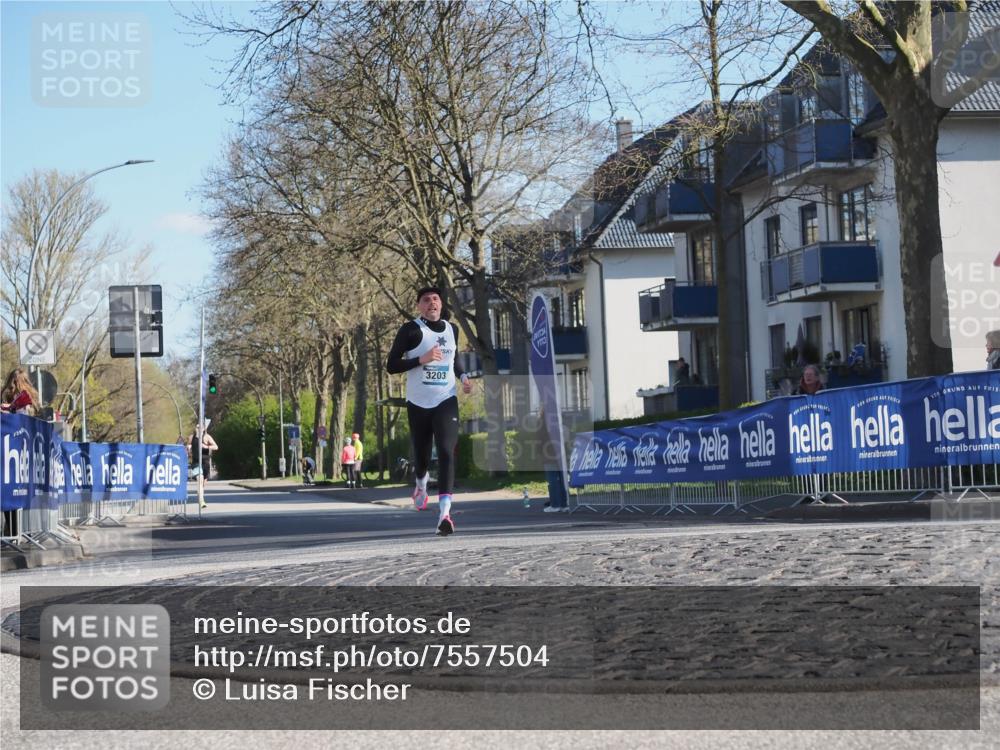 06.04.2025 - 44. Internationalen Wilhelmsburger Insellauf Luisa Fischer http://msf.ph/oto/7557504 06.04.2025 10:18:32 Ziel 3203 meine-sportfotos.de