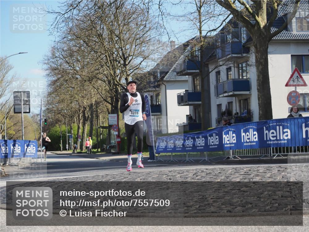 06.04.2025 - 44. Internationalen Wilhelmsburger Insellauf Luisa Fischer http://msf.ph/oto/7557509 06.04.2025 10:18:33 Ziel 3203 meine-sportfotos.de