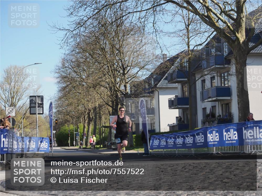 06.04.2025 - 44. Internationalen Wilhelmsburger Insellauf Luisa Fischer http://msf.ph/oto/7557522 06.04.2025 10:18:38 Ziel 739 meine-sportfotos.de