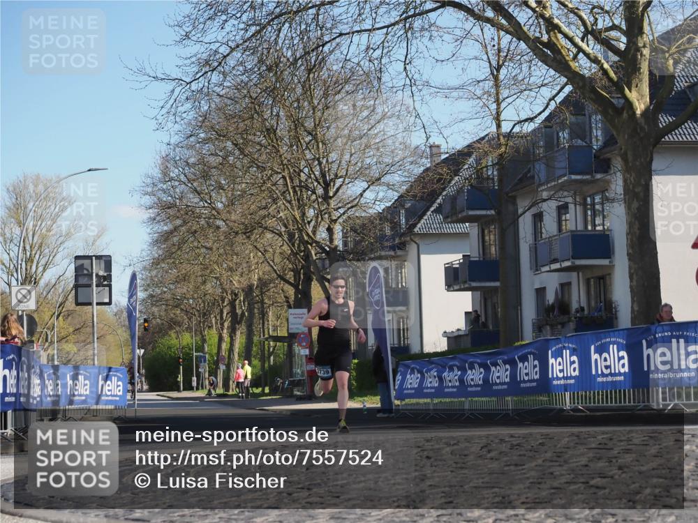 06.04.2025 - 44. Internationalen Wilhelmsburger Insellauf Luisa Fischer http://msf.ph/oto/7557524 06.04.2025 10:18:39 Ziel 3739 meine-sportfotos.de
