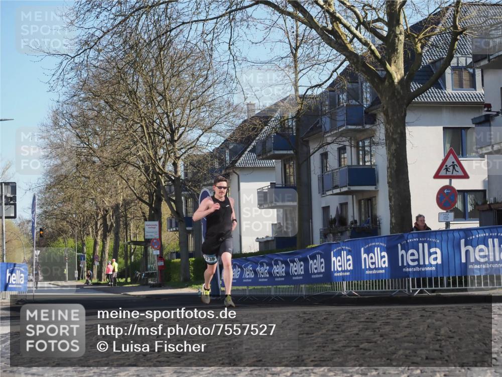 06.04.2025 - 44. Internationalen Wilhelmsburger Insellauf Luisa Fischer http://msf.ph/oto/7557527 06.04.2025 10:18:39 Ziel 739 meine-sportfotos.de