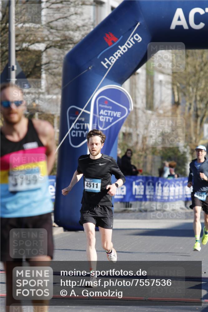 06.04.2025 - 44. Internationalen Wilhelmsburger Insellauf A. Gomolzig http://msf.ph/oto/7557536 06.04.2025 10:14:19 Ziel 3759, 4511 meine-sportfotos.de