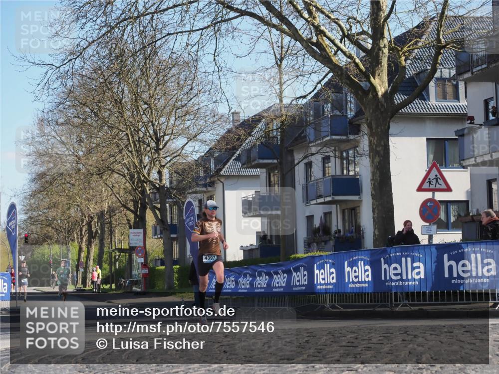 06.04.2025 - 44. Internationalen Wilhelmsburger Insellauf Luisa Fischer http://msf.ph/oto/7557546 06.04.2025 10:18:51 Ziel 4392 meine-sportfotos.de