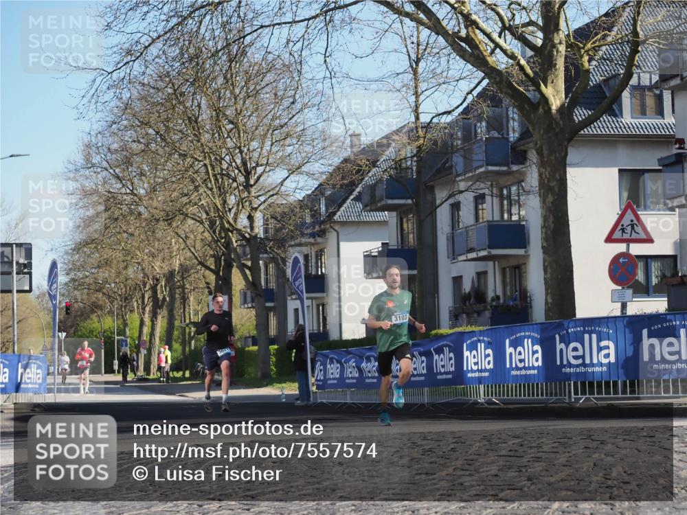 06.04.2025 - 44. Internationalen Wilhelmsburger Insellauf Luisa Fischer http://msf.ph/oto/7557574 06.04.2025 10:18:57 Ziel 3021, 3103 meine-sportfotos.de