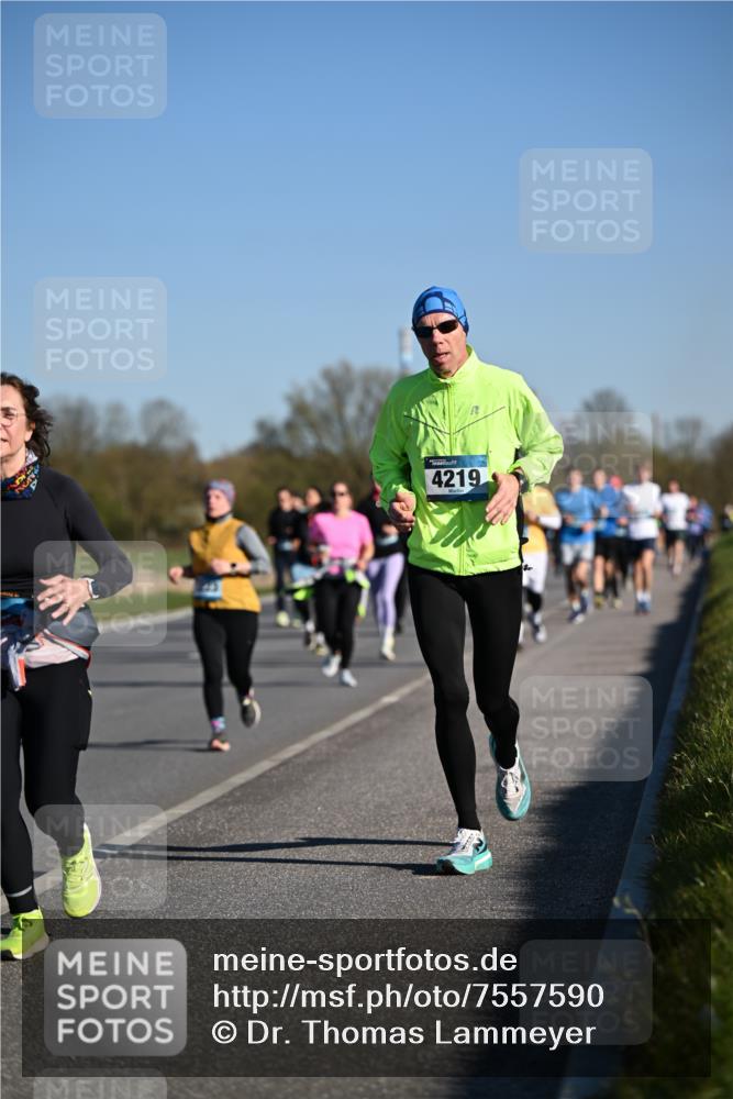 06.04.2025 - 44. Internationalen Wilhelmsburger Insellauf Dr. Thomas Lammeyer http://msf.ph/oto/7557590 06.04.2025 09:33:36 Laufen 4219 meine-sportfotos.de