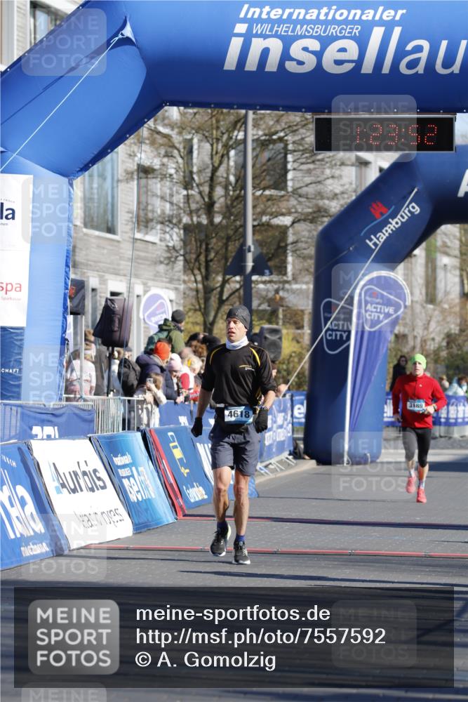 06.04.2025 - 44. Internationalen Wilhelmsburger Insellauf A. Gomolzig http://msf.ph/oto/7557592 06.04.2025 10:13:50 Ziel 4618 meine-sportfotos.de