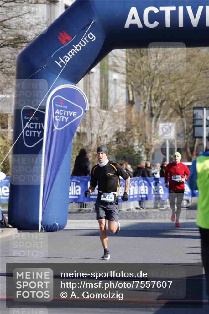 06.04.2025 - 44. Internationalen Wilhelmsburger Insellauf A. Gomolzig http://msf.ph/oto/7557607 06.04.2025 10:13:46 Ziel  meine-sportfotos.de