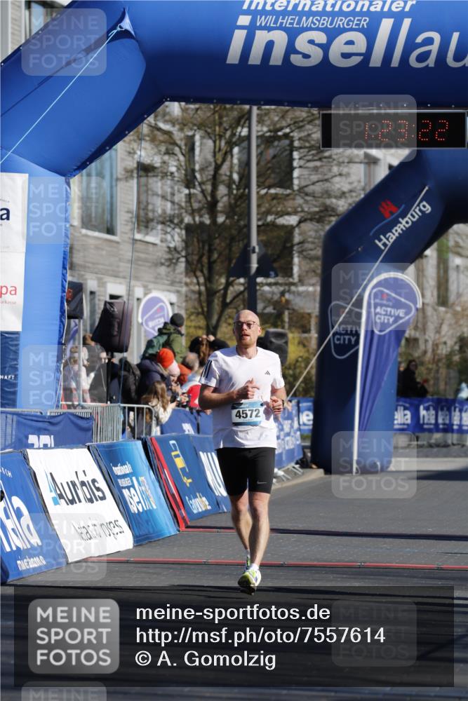 06.04.2025 - 44. Internationalen Wilhelmsburger Insellauf A. Gomolzig http://msf.ph/oto/7557614 06.04.2025 10:13:21 Ziel 4572 meine-sportfotos.de