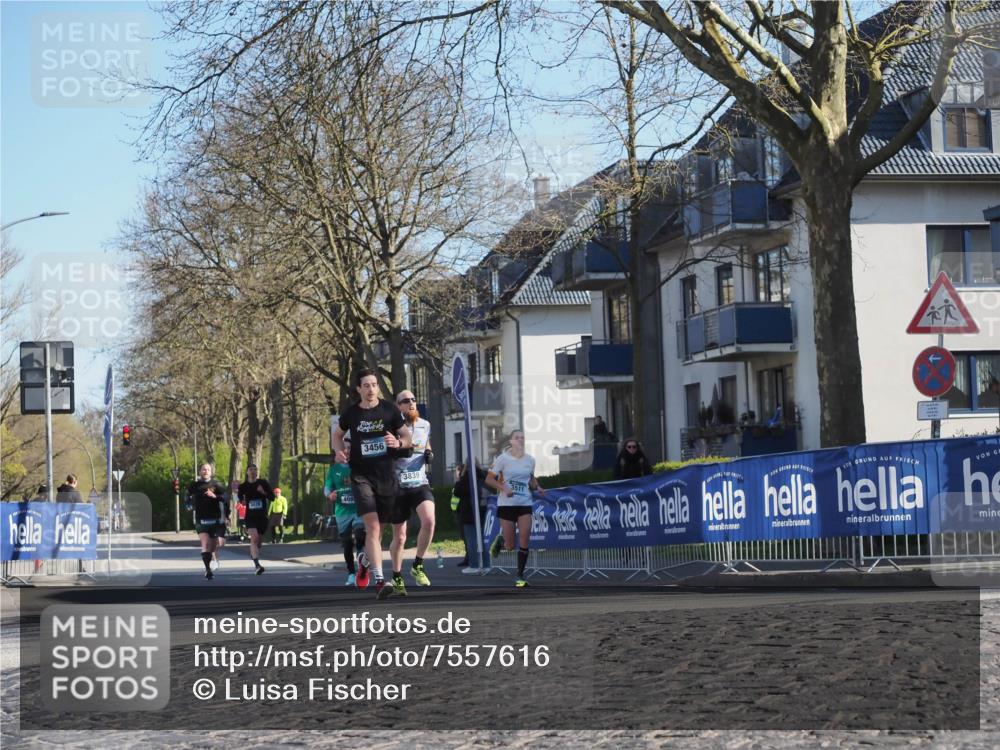 06.04.2025 - 44. Internationalen Wilhelmsburger Insellauf Luisa Fischer http://msf.ph/oto/7557616 06.04.2025 10:19:10 Ziel 3078, 3456, 3839, 3511 meine-sportfotos.de