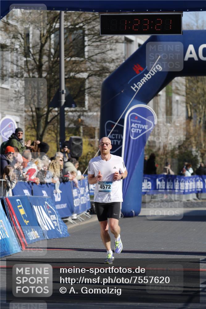 06.04.2025 - 44. Internationalen Wilhelmsburger Insellauf A. Gomolzig http://msf.ph/oto/7557620 06.04.2025 10:13:19 Ziel 4572 meine-sportfotos.de