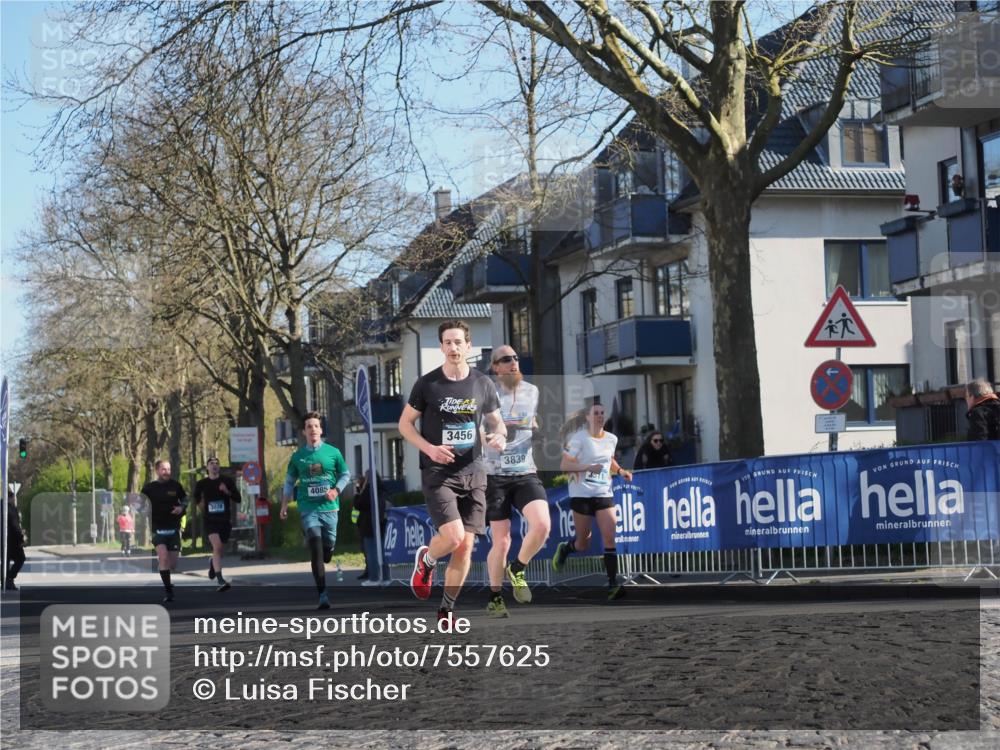 06.04.2025 - 44. Internationalen Wilhelmsburger Insellauf Luisa Fischer http://msf.ph/oto/7557625 06.04.2025 10:19:12 Ziel 3078, 4085, 3456, 3839 meine-sportfotos.de